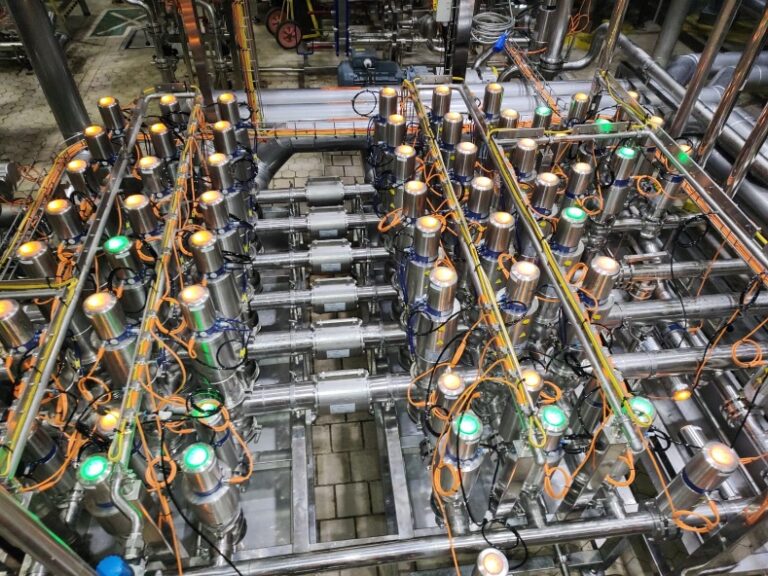Montagem elétrica industrial executada pela Chronus