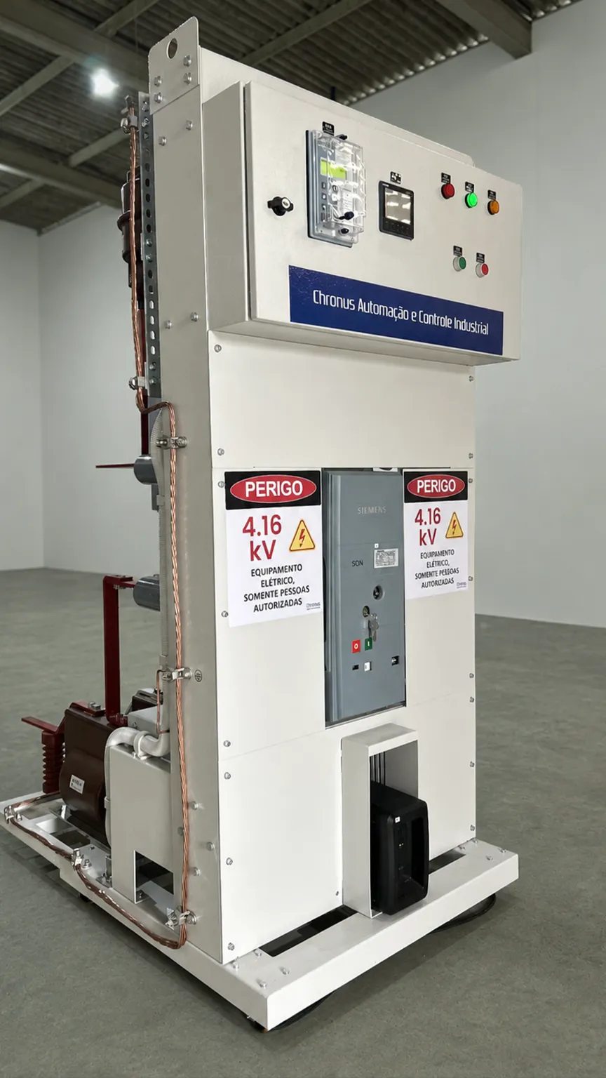 Painel de média tensão de 4,16 kV montado pela Chronus